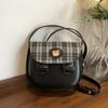 Bolsa de Selim Vintage para Commuter para Mulheres 2026 Nova Tendência de Outono Bolsa Transversal Gorro Bolsa para Celular Xadrez