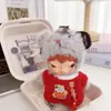 Solo ropa de muñeca: Colgante de muñeca de peluche de vinilo de la serie Hirono Road Log, conjunto de ropa para muñeca Hirono, abrigo, sombrero