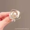Shell Hollow Camellia Corsage Broche Rosa Mulheres High-end Pearl Pin Temperamento elegante Jaqueta Peito Acessórios