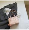 Bolsos Pequeños de Bloques de Color de Moda para Mujer de Este Año, Nuevos Bolsos Cruzados Versátiles 2026, Bolsos Cubo con Relieve Súper Populares