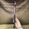 Escultura em ébano corajoso não pede ajuda batendo na aniversariante cócegas dois propósitos homem velho música massagem nas costas presentear idosos