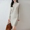 Vestido de punto 100% lana pura para mujer, nuevo suéter de otoño e invierno de longitud media con cuello semi-alto, falda gruesa hasta la rodilla