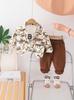 Sudadera con capucha y camiseta de moda y tendencia para niños, otoño 2025, conjunto de tres piezas nuevo para niños, venta al por mayor, primera generación, dropshipping