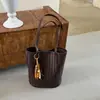 Bolsa de Palha Tecida tipo Balde 2026 Transfronteiriça para Mulheres, Bolsa de Trabalho de Grande Capacidade com Sensação de Luxo, Design de Nicho, de Ombro e de Mão