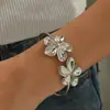 Pulsera europea y americana de estilo transfronterizo para mujer, diseño floral versátil y elegante, apertura ajustable, de nicho y versátil para mujeres