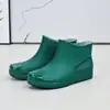 Moda Japonesa e Coreana Botas de Chuva Femininas Botas de Chuva de Cano Curto Antiderrapantes Forradas com Lã Botas d'Água Calçados de Cobertura Quentes Confortáveis Resistentes ao Desgaste Estilo Jovem