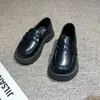 Sapatos de Couro para Meninas 2025 Primavera/Outono Novo Estilo Sapatos Individuais Infantis Solado Macio Princesa Britânica Bebê Mocassins Versáteis Confortáveis Moda