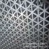 Fabricantes suministro red para trepar con perforaciones redondas lámina galvanizada red de protección de seguridad para construcción de edificios altos panel perforado cerramiento
