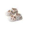 Sandalias Casuales para Niño 2025 Verano Nuevo Estilo Sandalias de Punta Cerrada Suela Suave Antideslizantes para Caminar para Niños Pequeños Zapatos de Oso Sandalias