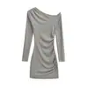 Venta al por mayor de ropa de mujer transfronteriza: Vestido de Color Sólido Fruncido con Cuello Diagonal de Manga Larga Estilo 'Hot Girl', Vestido Bodycon de Primavera sin Hombros que Ceñe la Cintura