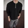 En stock: Colección Otoño/Invierno 2026, estilo old-money, cuello Henley, bordado especial, suéter de punto talla grande, prenda casual y versátil de moda para hombre