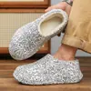 Transfronterizo Nuevo Invierno Hombres Ropa de Interior y Exterior Moderna Suela Gruesa Eva Forro Polar Cálido Zapatos de Algodón Pantuflas de Algodón con Graffiti Venta al por Mayor