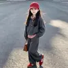 Conjunto Esportivo para Meninas Primavera e Outono 2026 Novo Estilo Moda Coreana Infantil Super Fofo Conjunto de Duas Peças de Outono para Meninas Mais Velhas