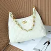 2025 Nuevo Estilo Bolso Cubo Pequeño Estilo Fragante Cuero con Cera de Aceite Retro Bolso Hobo para el Brazo Bolso Acolchado con Cadena Gruesa