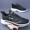 Zapatos para Hombre Primavera y Verano Malla Transpirable Zapatos Casuales Zapatos Deportivos Ultraligeros Suela Suave Antideslizantes Amortiguadores Zapatos de Correr para Estudiantes para Hombre