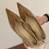 Sapatos Femininos de Veludo Estilo Francês Bico Fino Salto Baixo Boca Rasa Chegada Nova Outono 2026 Confortáveis Versáteis para o Trabalho