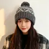 Gorro de Lã Tricotado Estilo Fair Isle para Mulheres, Gorro de Lã Quente para Proteger as Orelhas no Outono e Inverno, Versátil para Cabeças Grandes, Gorro Pulôver que Afina o Rosto