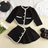Conjunto Nuevo de Primavera y Otoño 2026 para Niñas: Conjunto de Dos Piezas de Chaqueta Cardigan de Manga Larga y Falda a la Moda Estilo Pequeño Chanel