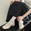 Sapatos Mary Jane Femininos Estilo Francês JK de Pele de Ovelha com Renda Temporada Primavera 2026 Salto Médio Bloco Bico Redondo Couro Genuíno Sapatilhas de Tira Única para Mulheres