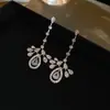 Brincos Exquisitos em Zircônia Estilo Francês com Pingente de Gota e Franja, Brincos de Luxo Leve de Alta Qualidade, Brincos Modernos com Design de Nicho