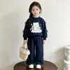 Conjunto dulce para niña de principios de otoño, sudadera de moda estilo coreano para primavera y otoño con lazo y pantalones de pierna ancha, conjunto de dos piezas moderno para niños