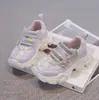 2026 Nuevo Modelo Zapatos de Papá de Mariposa para Niñas Zapatillas Casuales Infantiles de Suela Suave Antideslizantes con Cordones, Strass y Velcro