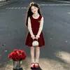 Conjunto de Falda Roja para Niña 2026 Nuevo Estilo Otoño/Invierno Suéter de Punto Mediano a Grande Falda de Tirantes Elegante Conjunto de Dos Piezas