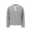 Camiseta de manga larga a rayas con cuello Henley para hombre y mujer, estilo casual americano de otoño e invierno, sudadera de capa interior, camiseta base de corte limpio