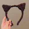 Faixa de cabeça de pelúcia divertida e peculiar para mulheres, com design de desenho animado, textura fofa e estilo de coroa alta, perfeita para lavar o rosto e adicionar um toque de sofisticação aos seus acessórios de cabelo.
