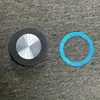 Soporte para teléfono de coche transfronterizo, especialmente diseñado para vehículos de nueva energía, con una base magnética que se adhiere al borde de la pantalla, proporcionando soporte para la navegación y el uso del teléfono