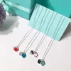 Collar de Hada Estilo Europeo y Americano con Doble Corazón y Goteo de Aceite Color Azul Cielo Acero de Titanio Antialérgico Plateado Galvanizado Collar Pequeño con Corazón de Melocotón para Clavícula