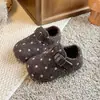 Zapatos de Algodón Birkenstock para Niñas 2026 Otoño/Invierno Nuevo Estilo Gamuza Lunares Niños Suela Suave Doble Capa Zapatos de Algodón Niños Talla Mediana a Grande Zapatos de Algodón con Felpa