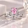 Anillo de corona de corte pera forma de lágrima de lujo, el mismo estilo que los influencers populares en Douyin (TikTok), con incrustaciones de diamantes simulados de estilo europeo y americano y piedras preciosas de colores
