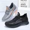 Sapatos de pano de Pequim antigo masculinos novos antiderrapantes sola macia primavera e outono sapatos simples sapatos de pai malha respirável casuais esportivos sapatos de coco