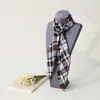 Bufanda de gasa con forma de diamante para mujer, estilo coreano, estampado a cuadros, bufanda larga para el cuello con hebilla de bufanda de flor de rosa tridimensional, cinta elegante