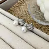 Brincos de Zircônia e Pérola Estilo Francês Levemente Luxuosos com Pinos de Prata S925, Design de Nicho de Alta Qualidade, Acessórios de Orelha Modernos e Elegantes