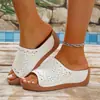 Sandalias Redondas Retro de Color Sólido de Gran Tamaño Europeas y Americanas Nuevas 2025 con Costuras Huecas y Tacones de Cuña para Mujer al por Mayor