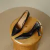 Zapatos de mujer de corte bajo estilo francés, nuevos para primavera y otoño de 2026, sencillos y elegantes, punta fina, piel suave, versátiles, de tacón alto, cómodos de llevar