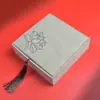 Pulsera de Madera con Borlas de Tela Hueca Estilo Chino, Joyería, Cuentas de Oración, Caja de Regalo, Caja de Papel