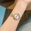 Reloj pulsera de perlas vintage para mujer, lujo ligero, exquisito, simple, elegante, versátil, reloj de cuarzo, accesorio para la mano