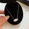 Colar Pingente de Diamante Marquise Ouro Rosé e Prata para Mulheres, Acessório de Luxo Leve de Nicho de Alta Qualidade, Novo Modelo 2026 Gargantilha