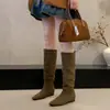Primer Encuentro Ji Botas Largas Arrugadas Retro para Mujer 2026 Nuevo Estilo Punta Fina Botas Altas Melanoides Aumento Oculto de Altura Marrón