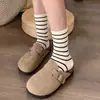 Calcetines a Rayas para Mujer, Calcetines de Media Caña de Otoño e Invierno, Calcetines Deportivos Modernos y Lindos de Estilo Japonés, Calcetines Largos Versión Coreana, Estilo Universitario Versátil