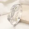 Pulseira com Design Irregular Exagerado, Pulseira Larga de Aço Inoxidável em Formato de Folha com Diamante de Argila Estrelada, Acessório de Luxo de Alto Padrão