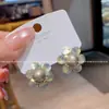 Brincos de Flores Frescas 2025 Novo Estilo Brilhantes Diamante Doce Florzinha Primavera e Verão Brincos Simples Populares Brincos Populares Brincos