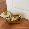 2026 Nuevo Bolso Cuadrado Pequeño Versátil de Color Sólido con Textura de Lujo Ligero, Bolso Cruzado con Cadena para Mujer