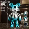 1 m Grande Ornamento de Chão Galvanizado Mochila de DJ Urso com Áudio Bluetooth ao Lado do Gabinete de TV da Sala Decoração de Villa