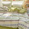 Juego de ropa de cama de cuatro piezas de terciopelo de leche, cálido para invierno, de alto gramaje, adecuado para dormitorios universitarios y habitaciones, con diseño Fair Isle, incluye sábana bajera y funda de edredón.