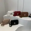Bolsa Feminina Casual Cor Sólida 2025 Nova Retro Grande Capacidade Fecho de Metal Flip Bag Comutador Crossbody Axila