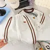Conjunto de primavera y otoño para niños 2026 nueva moda moderno casual deportivo otoño elegante conjunto de dos piezas